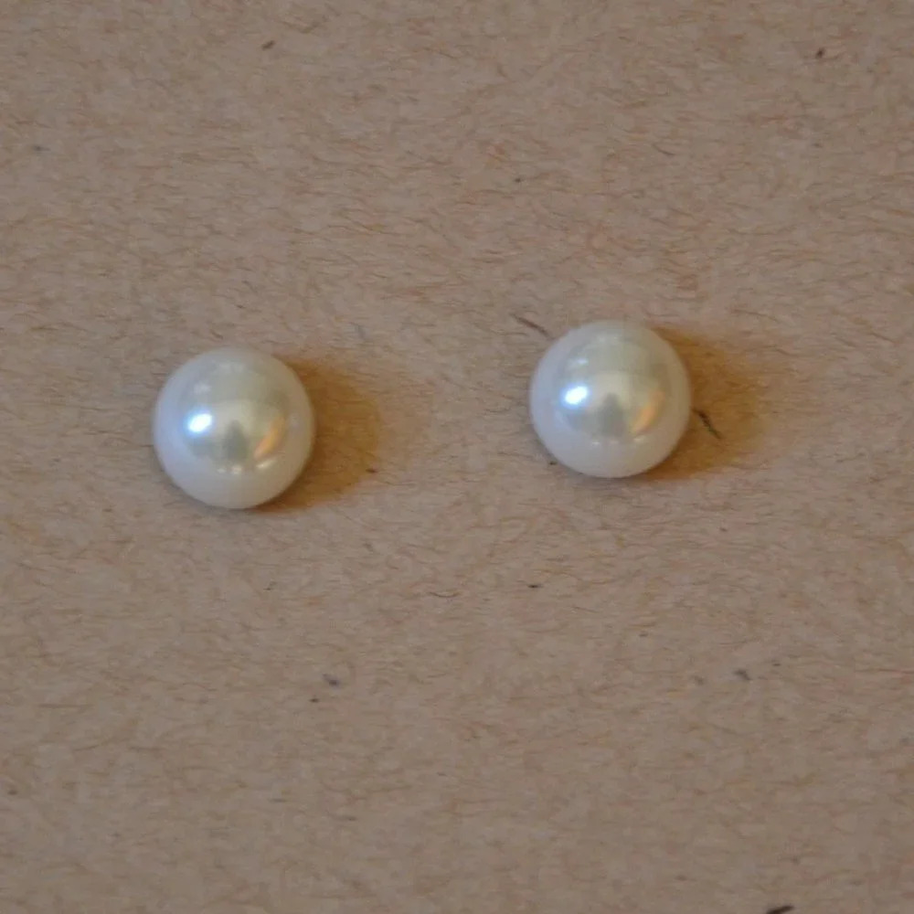 Vtg Flat Pearl Earrings